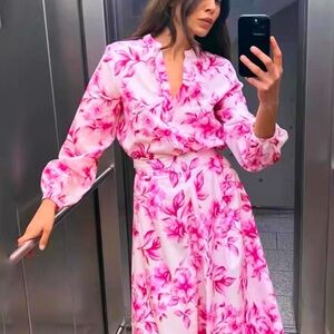 Floral pattern blouse Size M